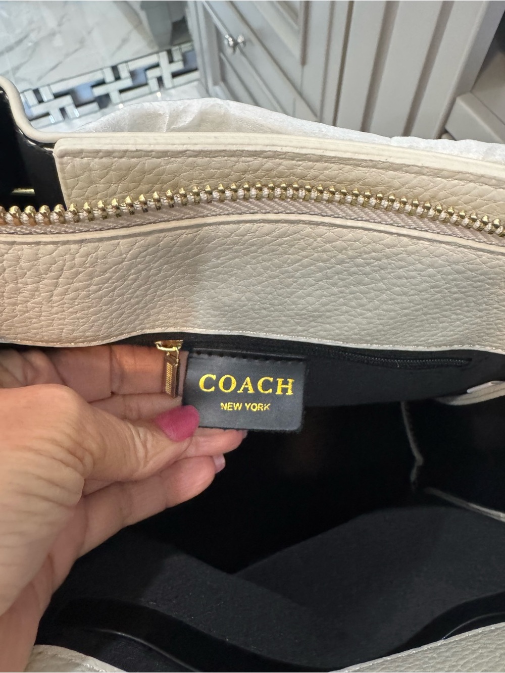 Coach Light Ivory Leather Shoulder Tote Bag Gold Hardware Detachable Strap - Picture 4 of 11